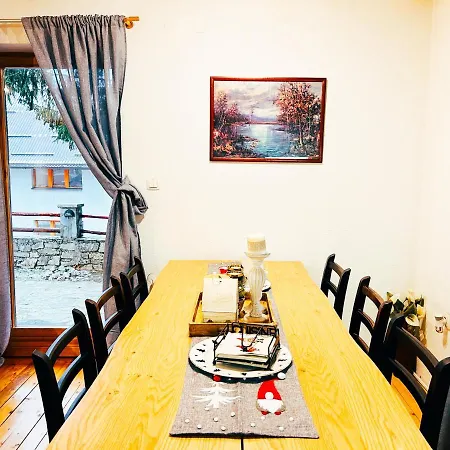 Casa de Férias Vikend Kuca Dina *